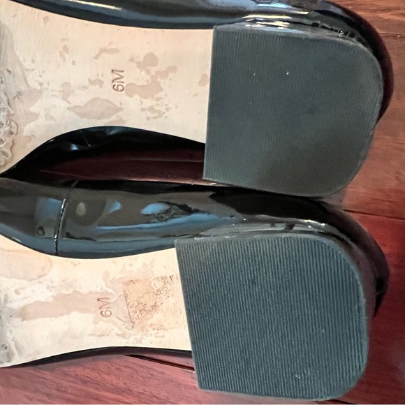 Tory Burch black patent leather flats. - Picture 5 of 7